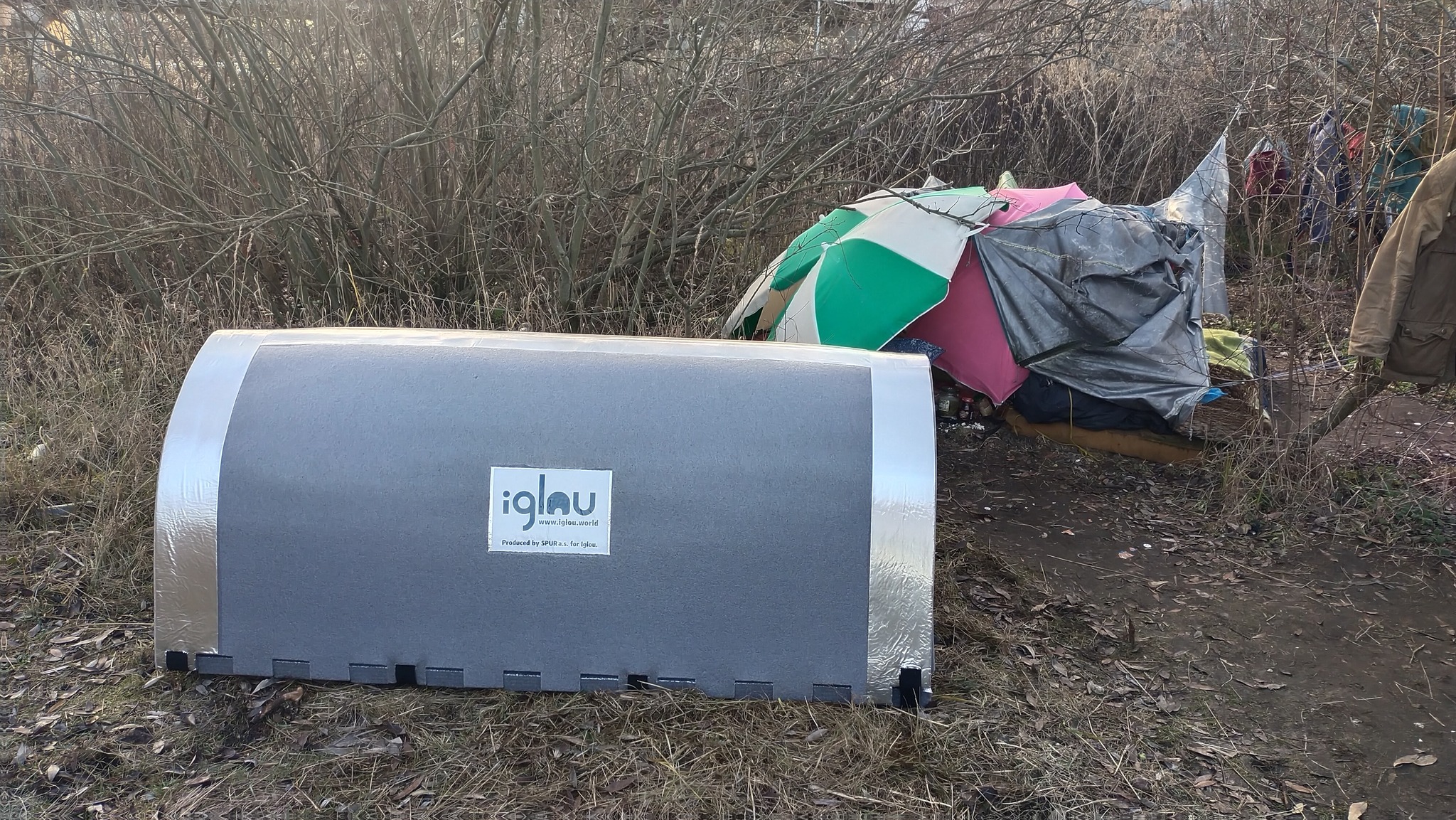 Nowoczesne namioty dla bezdomnych. Pomogą ochronić się przed zimnem