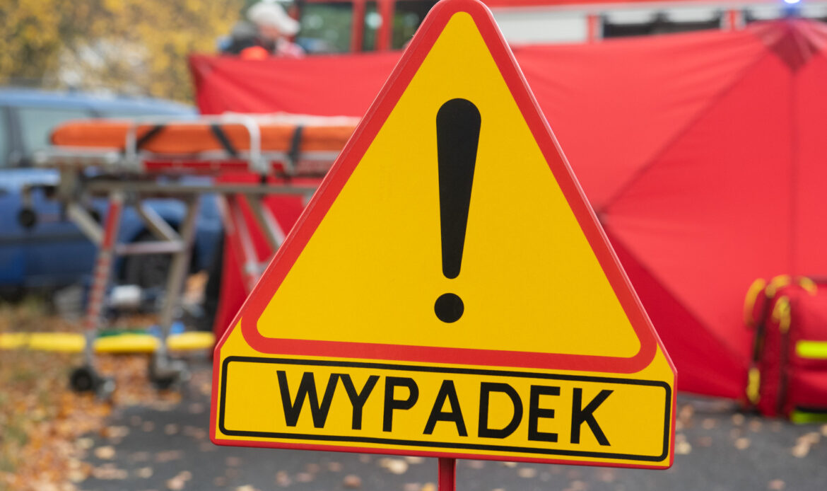 Tragiczny wypadek w Wylatkowie. Samochód uderzył w drzewo