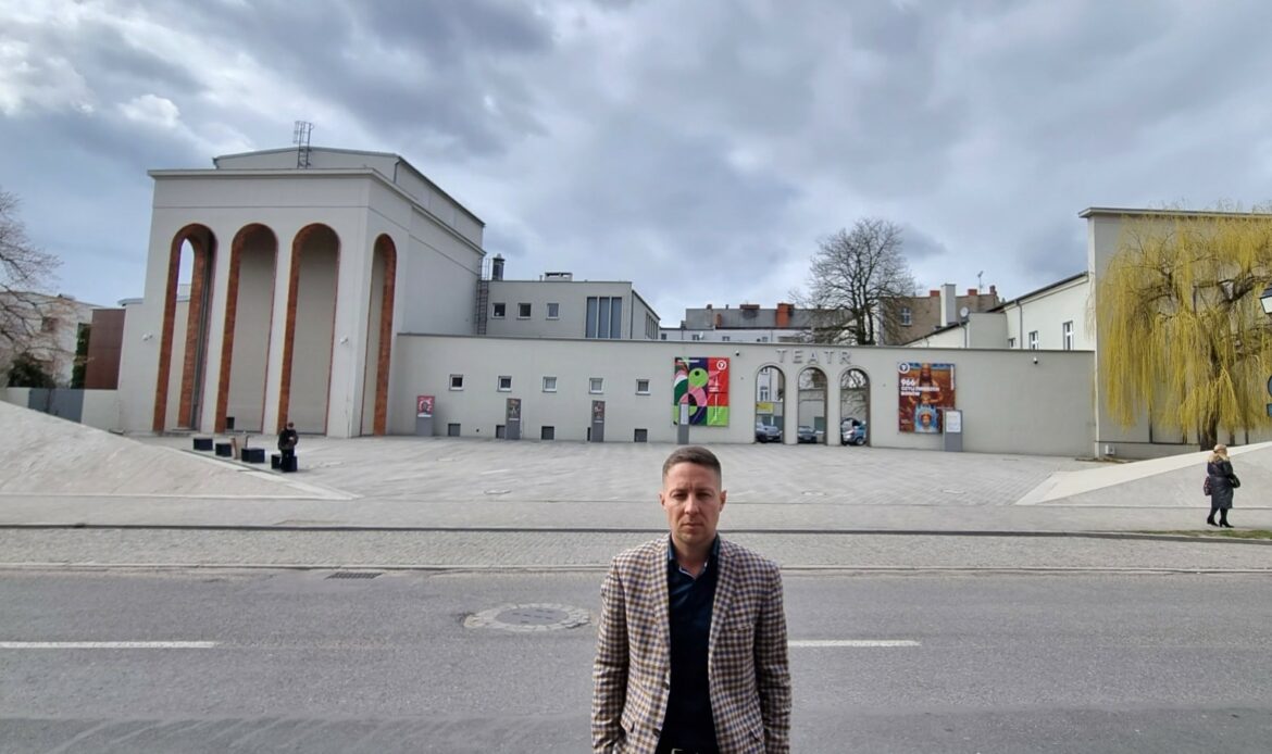 Spór w Gnieźnie zakończony. Radny: "Teatr Fredy przeaktorzył"