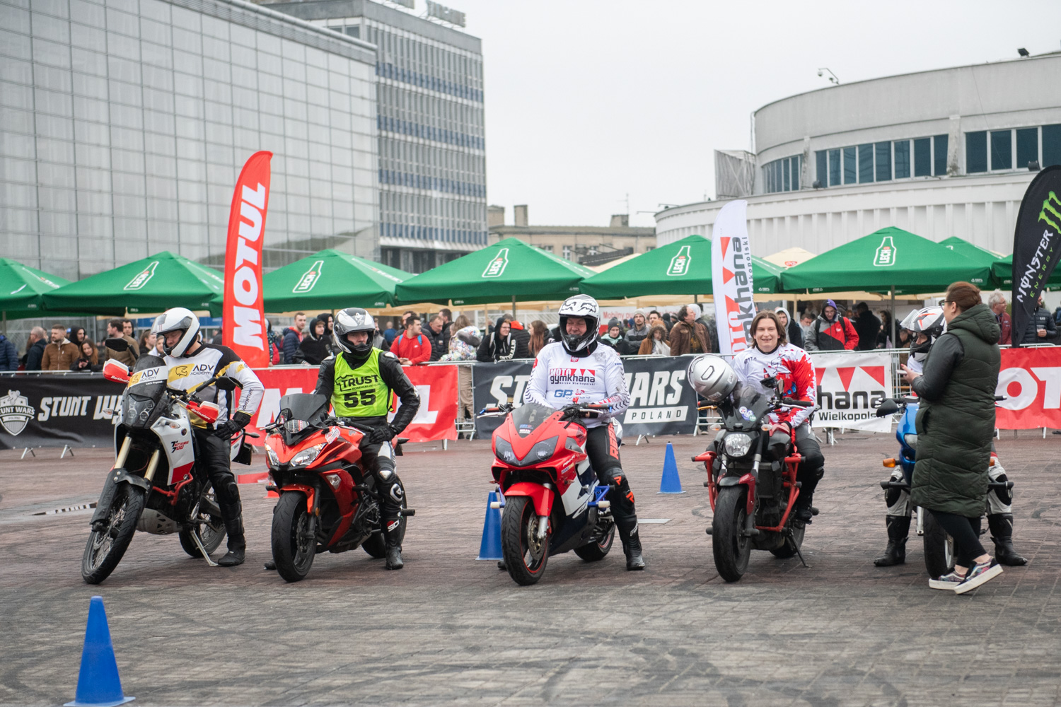 Pokaz gymkhana na Poznań Motor Show. Zobacz zdjęcia