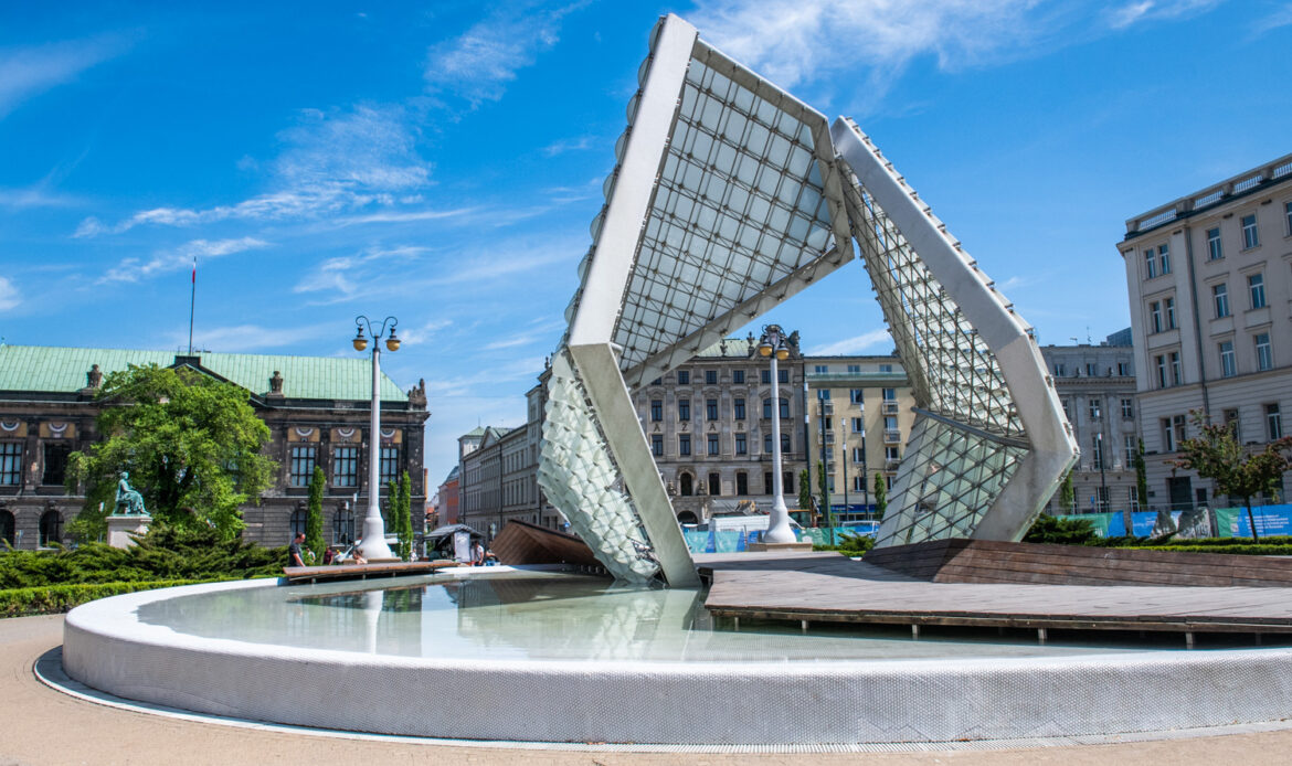 Fontanna na placu Wolności będzie działać. Rozpoczęło się napełnianie