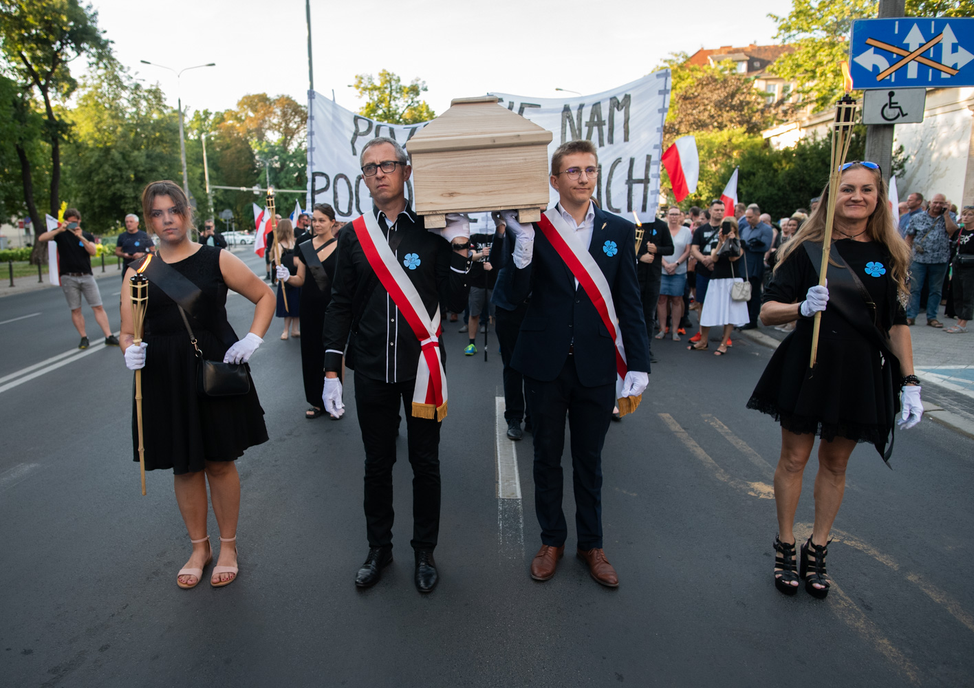 Antyukraińskie hasła na Poznańskim Marszu Pamięci Wołynia i partyjne odwołania [Zdjęcia]