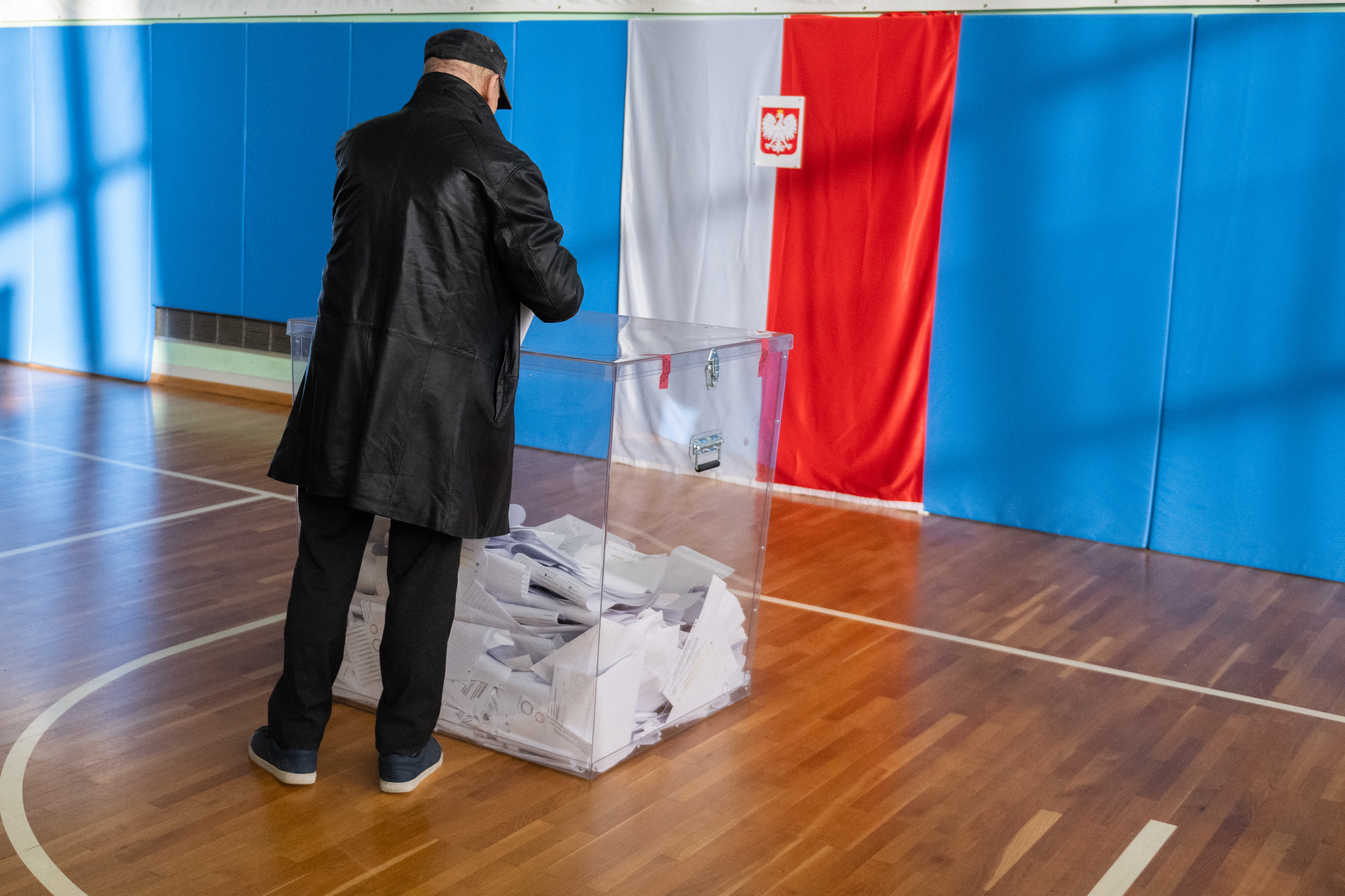 Tak głosujemy w Poznaniu. Frekwencja z godziny 12. Jest też smutna wiadomość