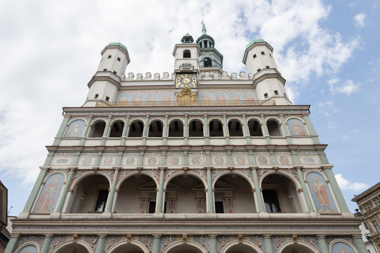 Gdzie są poznańskie koziołki? Nie pojawiły się dzisiaj na ratuszowej wieży. Turyści zawiedzeni