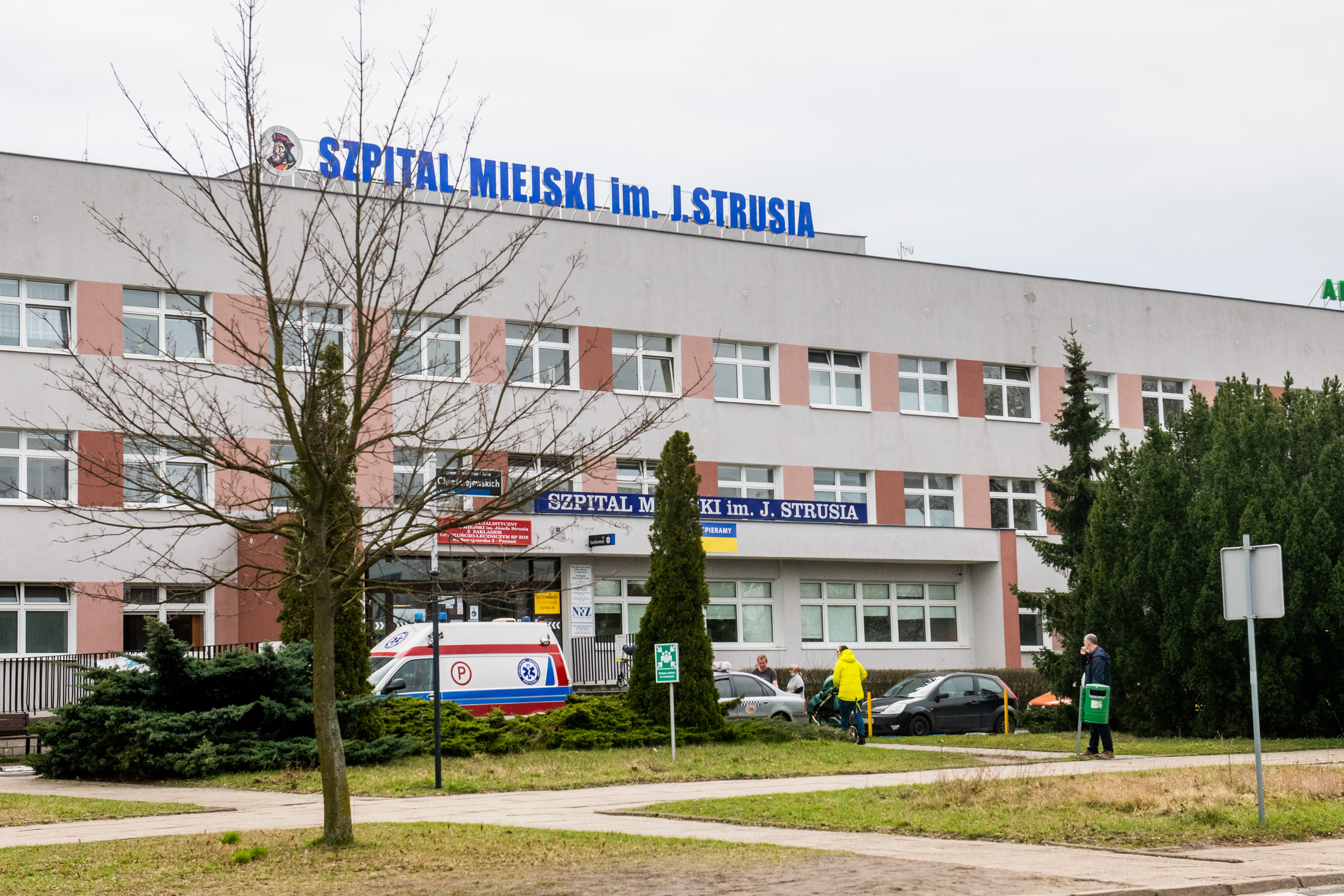 Braki szczepionek. Poznański szpital wstrzymuje zapisy