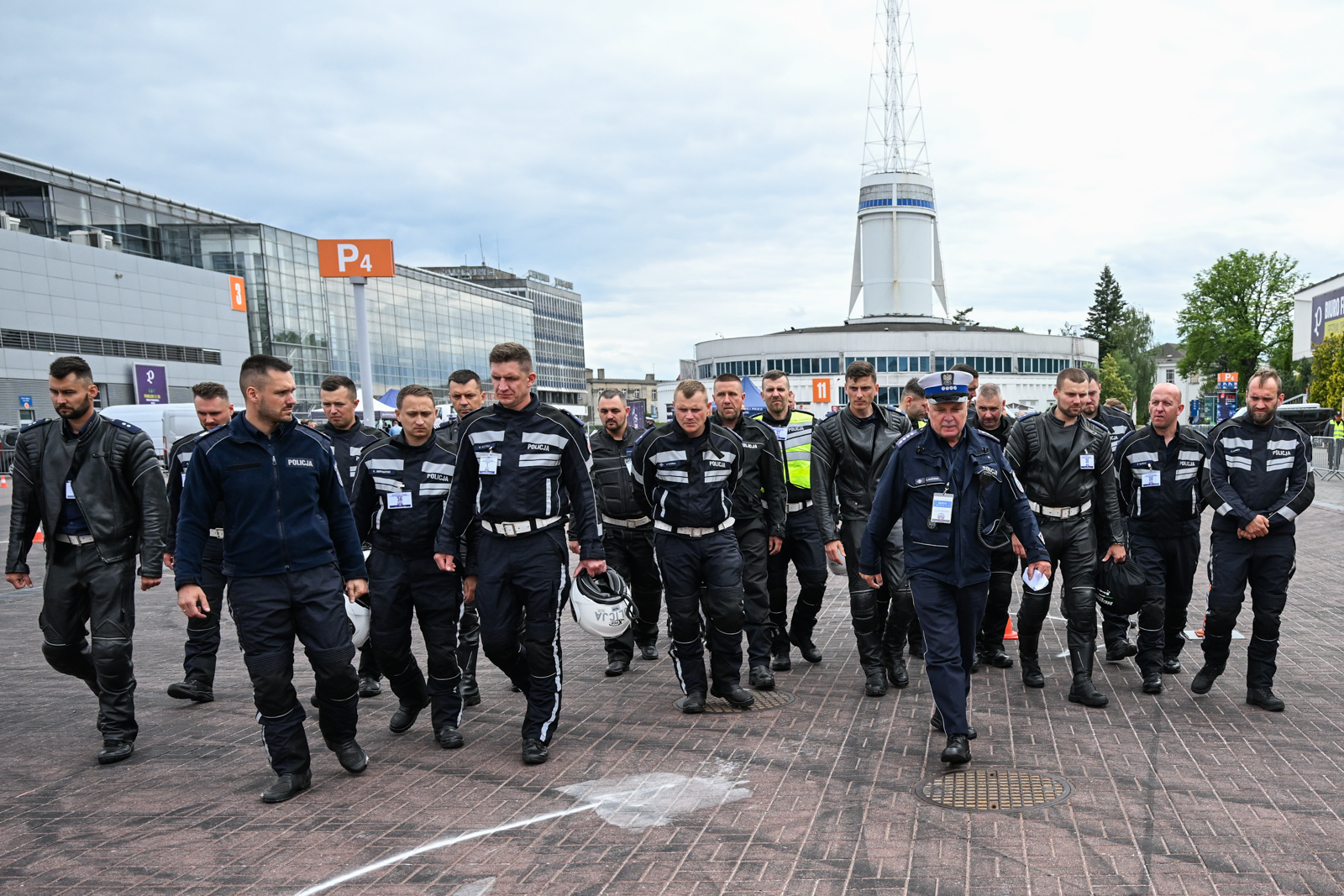 Setki policjantów na ulicach Poznania. Co się dzieje?