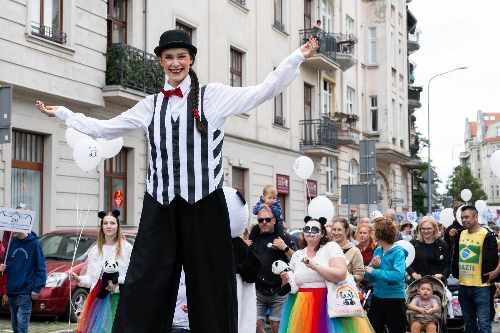 Kolorowa Parada Łazarska na ulicach Poznania. Dni Łazarza [ZDJĘCIA]