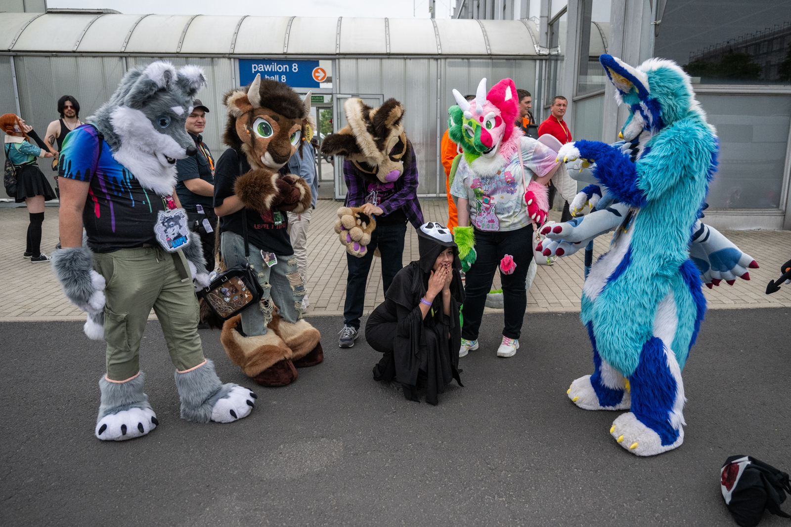 Pyrkon 2024. Poznań jest kolorowy. Tłumy bohaterów i fantastycznych postaci na MTP [ZDJĘCIA]