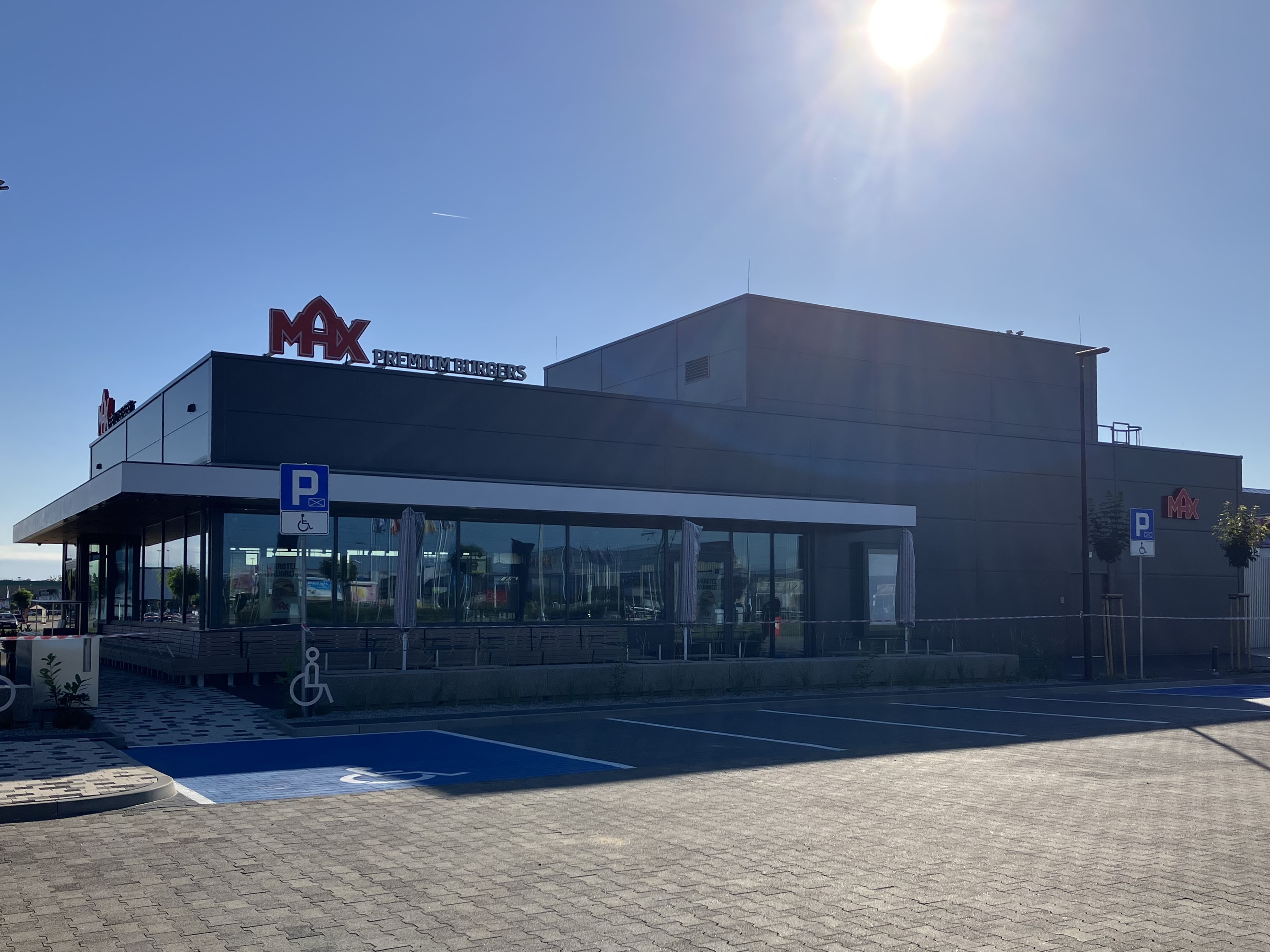 Szwedzki MAX Premium Burgers umacnia pozycję w Poznaniu i otwiera w mieście 3. restaurację