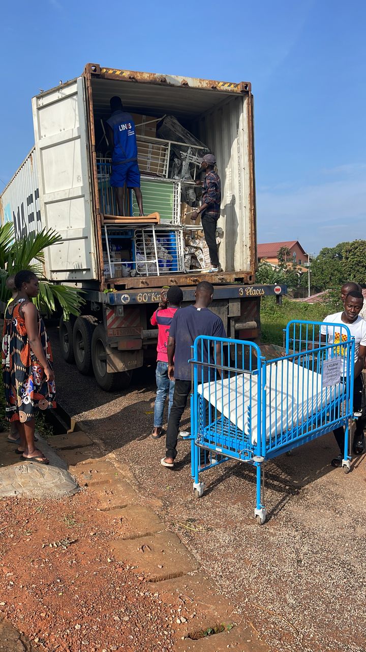 Ponownie pomogą dzieciom w Kamerunie. Dziś kontener wyruszy w drogę [FILM]