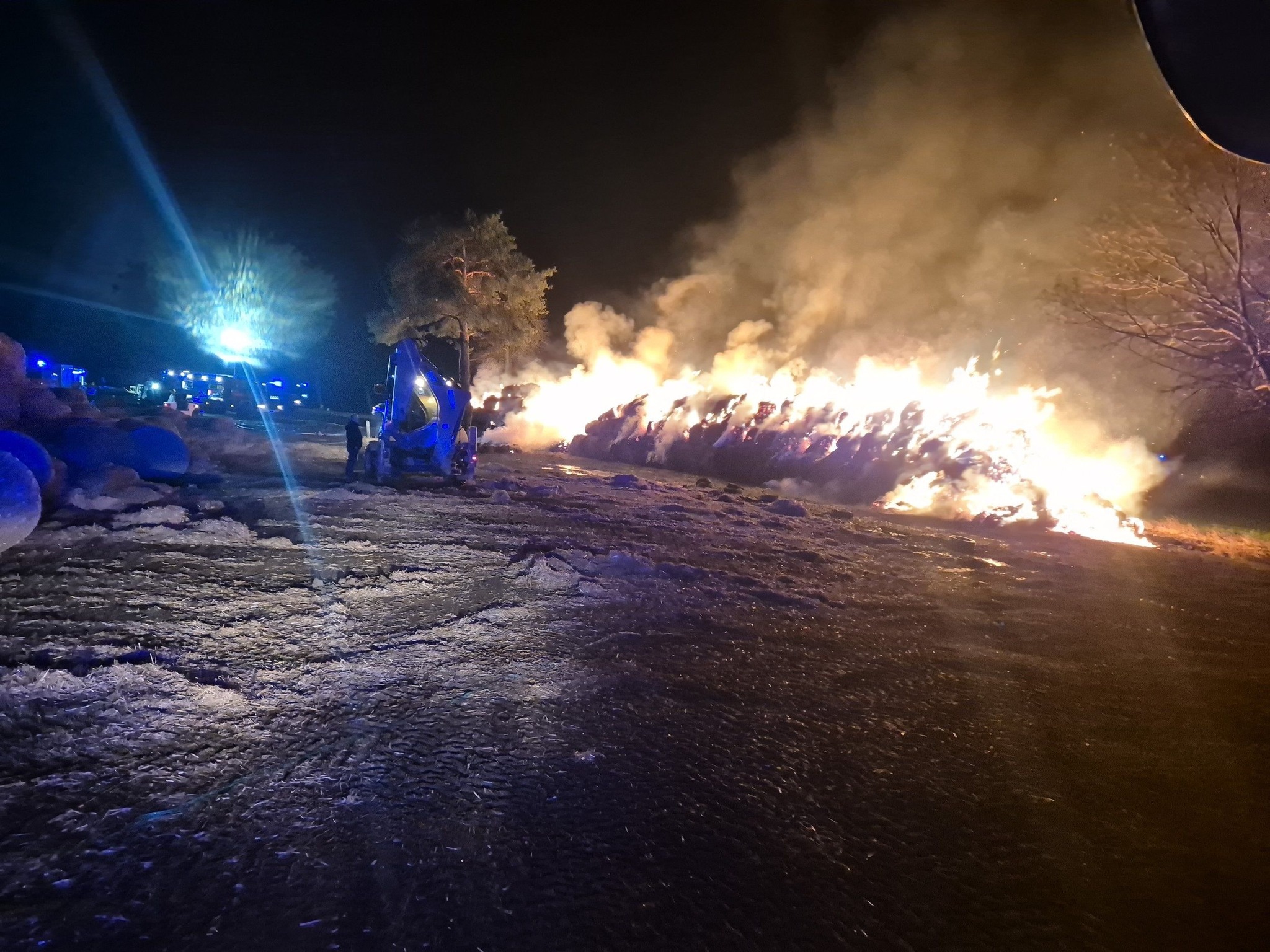 Pożar pod Poznaniem. Strażacy 8 godzin walczyli z żywiołem