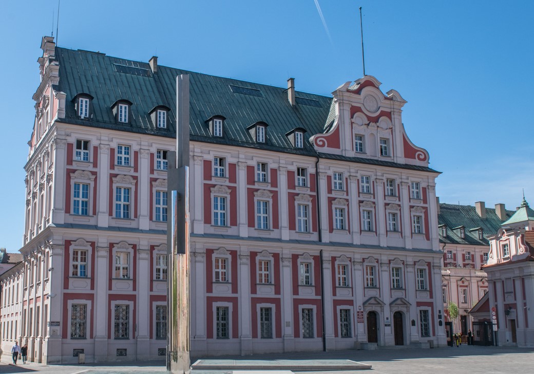 Krew w urzędzie. Oby jak najwięcej