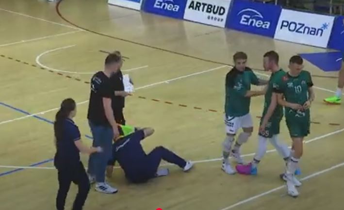 Zawodnik pobił sędziego. Skandal na meczu siatkarskich juniorów