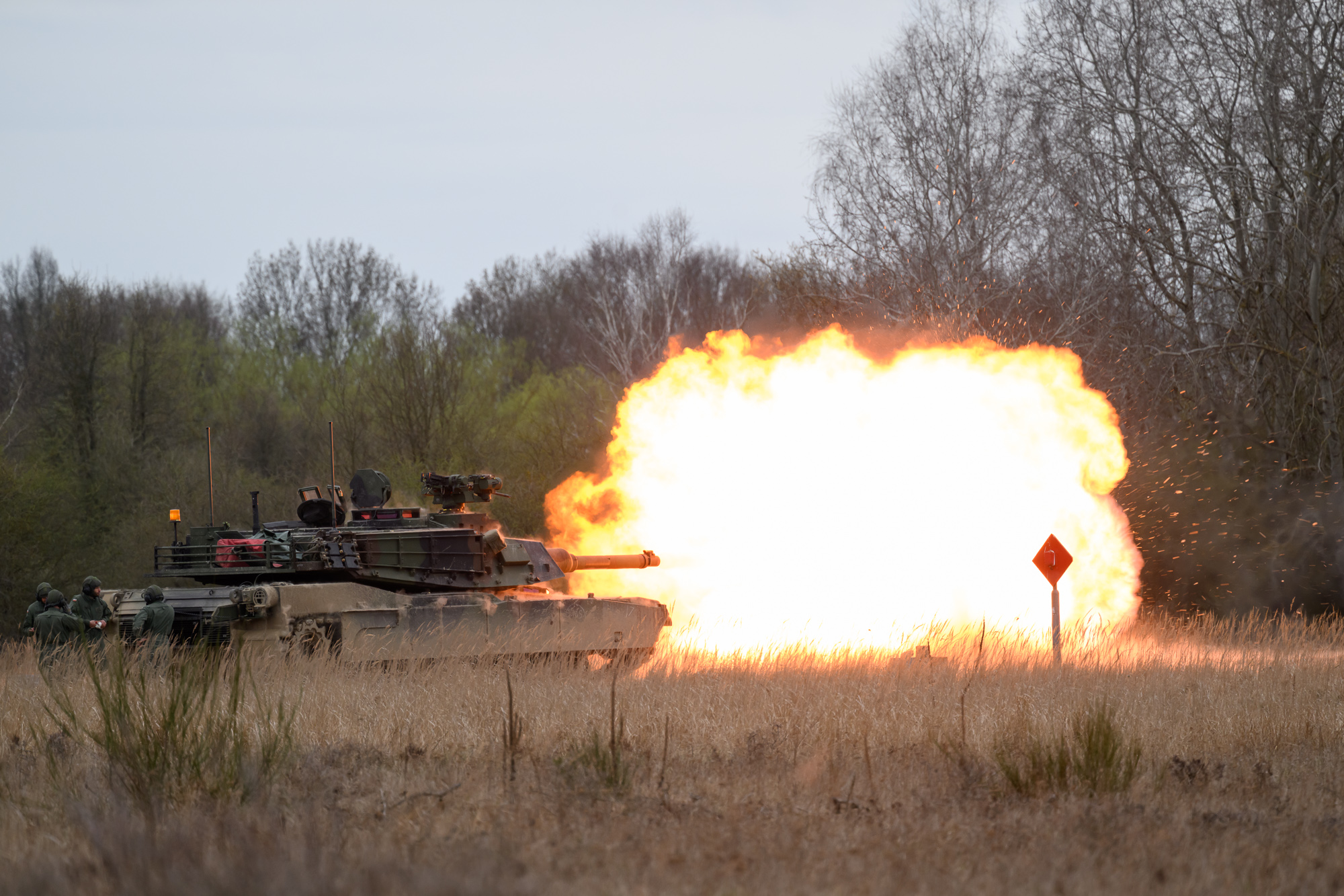 Są amerykańskie… ale już polskie. Pod Poznaniem ćwiczą na najnowszych czołgach [ZDJĘCIA]