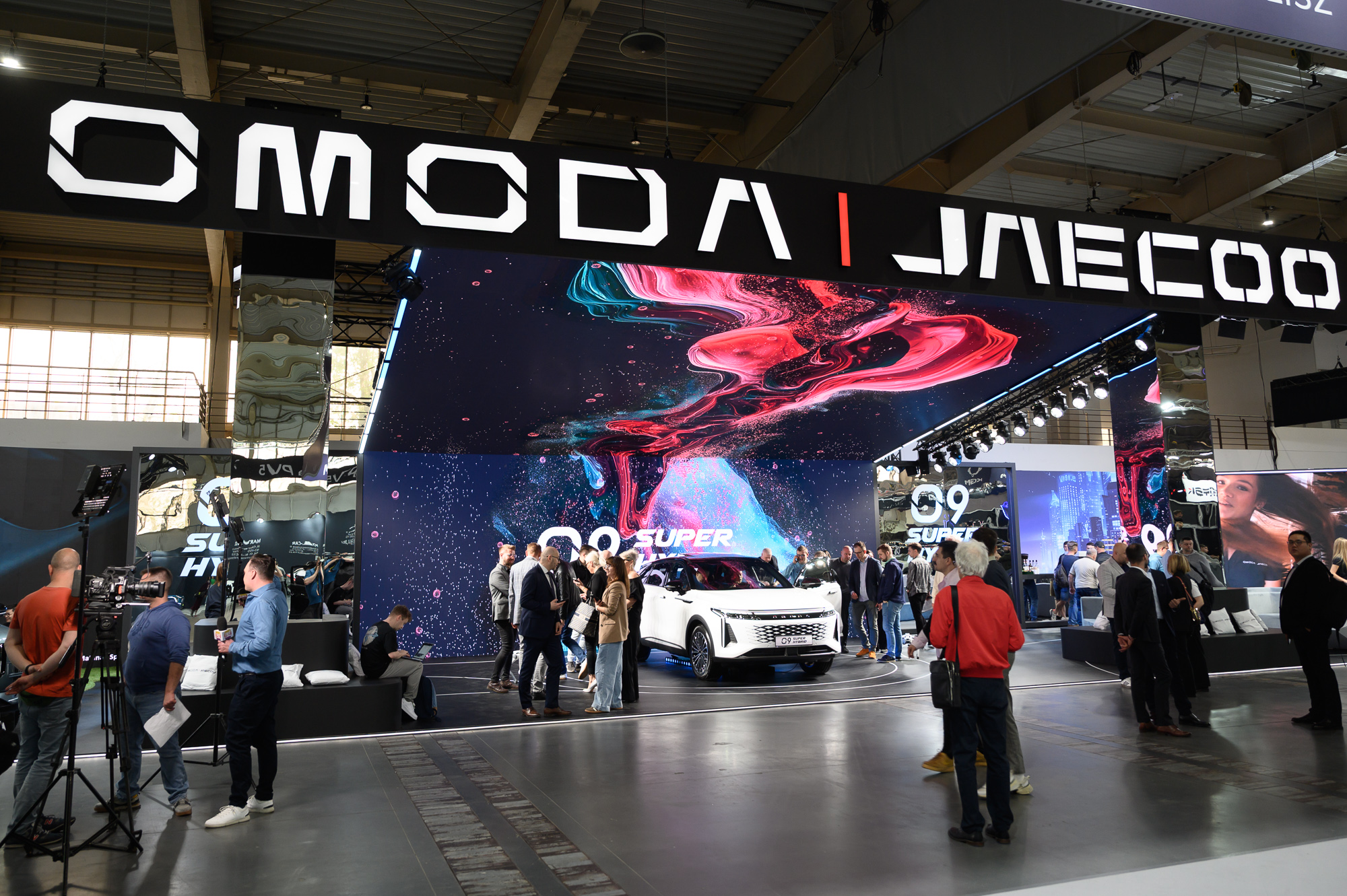 Samochodowe cacka warte miliony. Wystartował Poznań Motor Show.