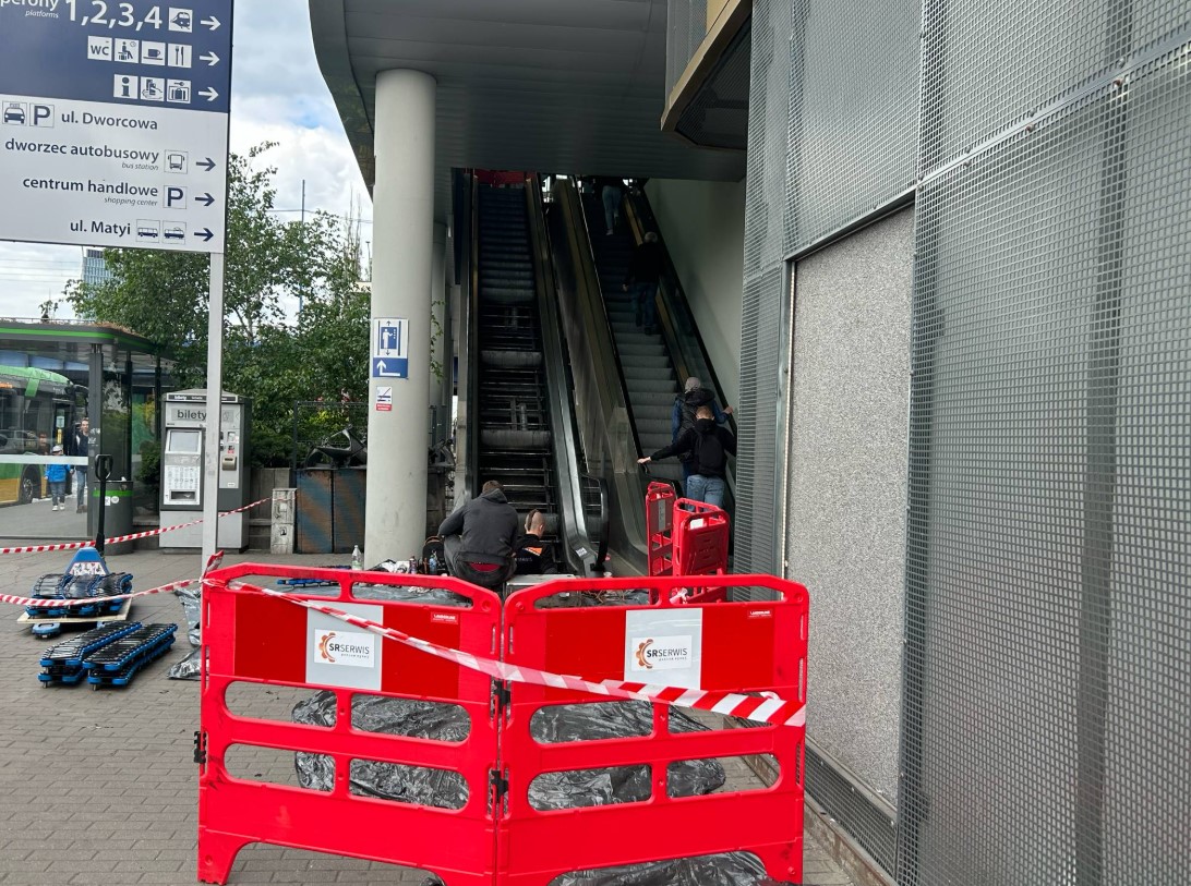 Zdarzył się „cud”. Ruszył remont schodów na dworcu w Poznaniu