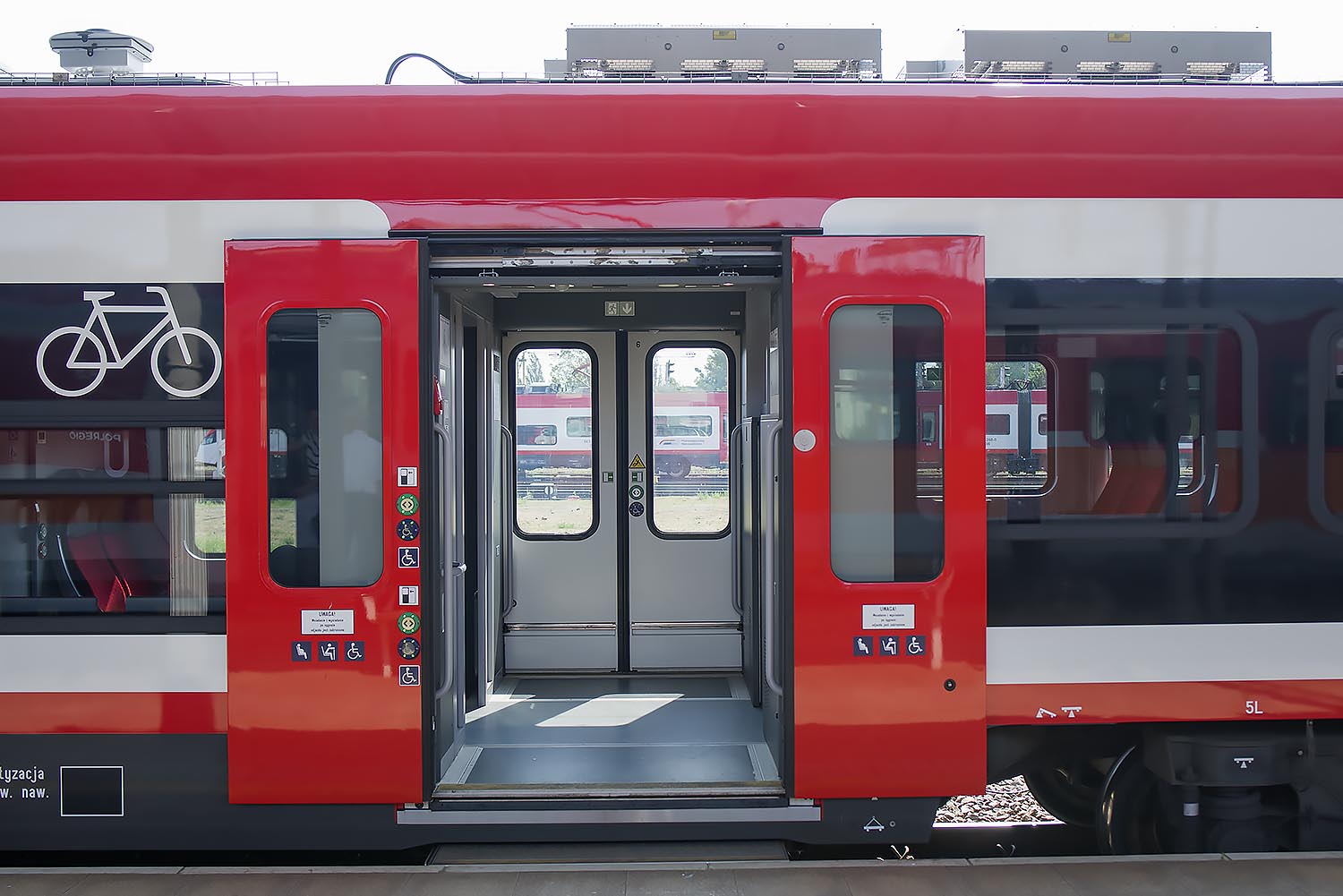 Wpadła pod pociąg podczas wysiadania