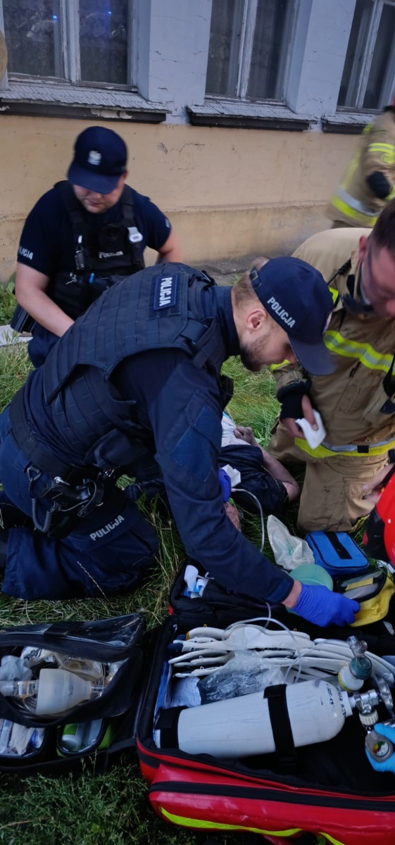Pożar w kamienicy. Przez dym nie mogli do niej dotrzeć