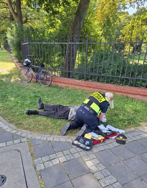 91-letni rowerzysta runął na ziemię. O mały włos nie doszło do tragedii