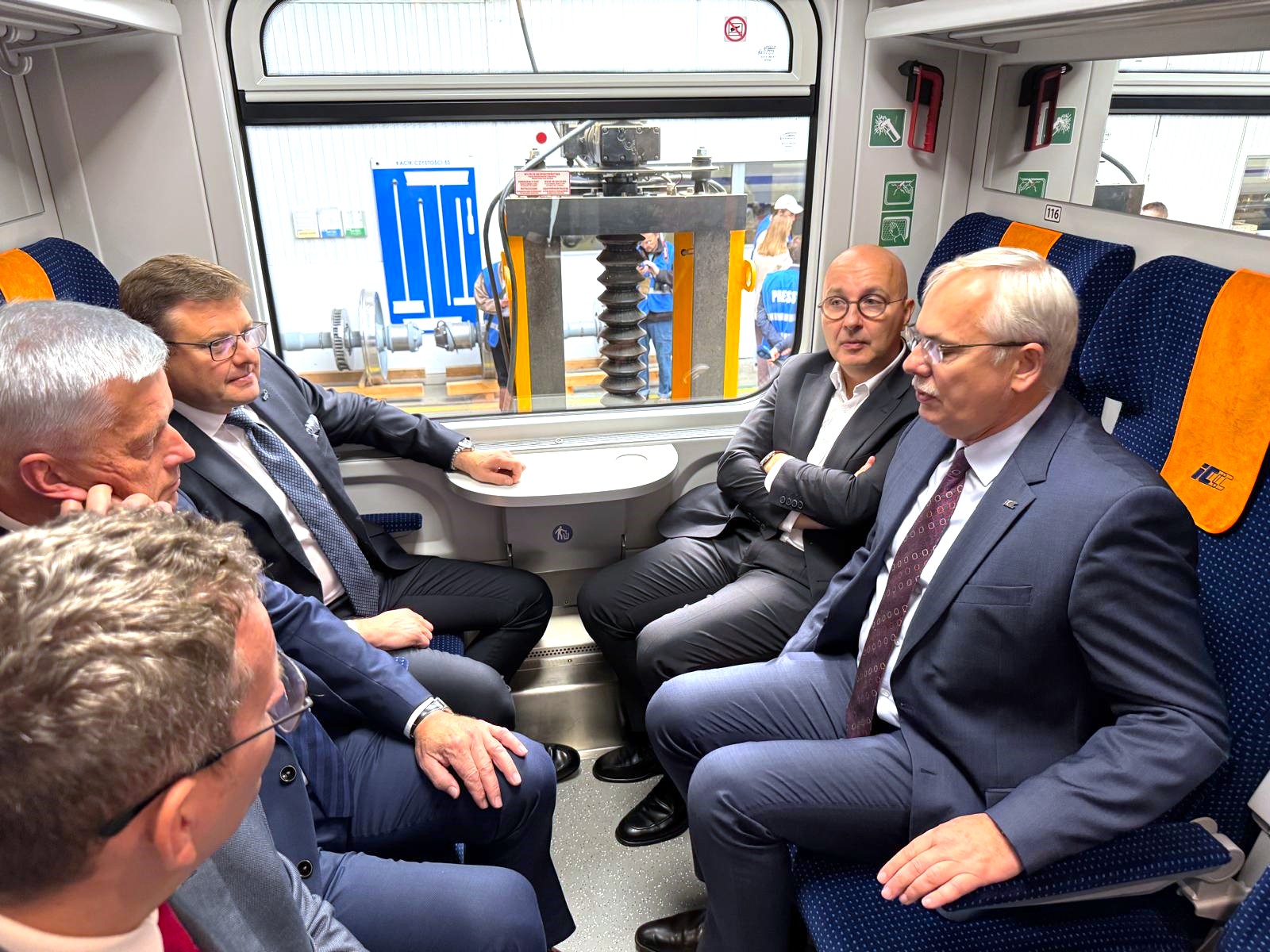 Wyremontowane przez zakłady H. Cegielskiego wagony, mogą jechać choćby 200 km/h