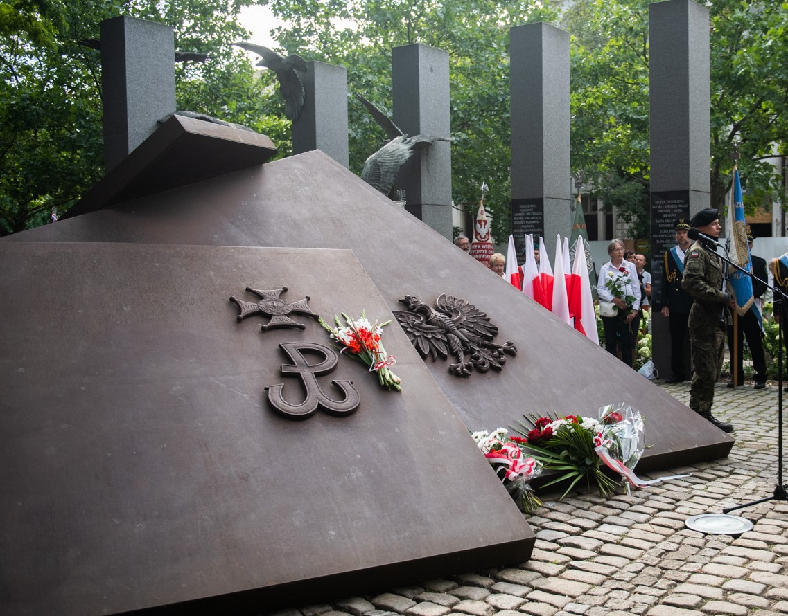 Zawyły syreny. Poznań upamiętnił bohaterów Powstania Warszawskiego.