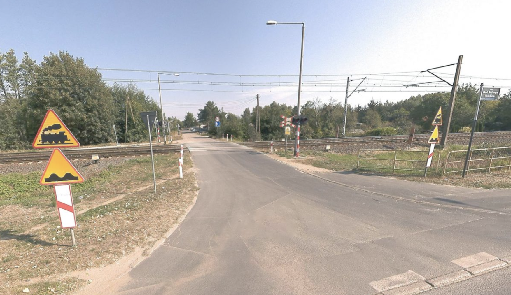 Utrudnienia dla kierowców i pieszych. Zamknięty przejazd na ul. Nad Różanym Potokiem
