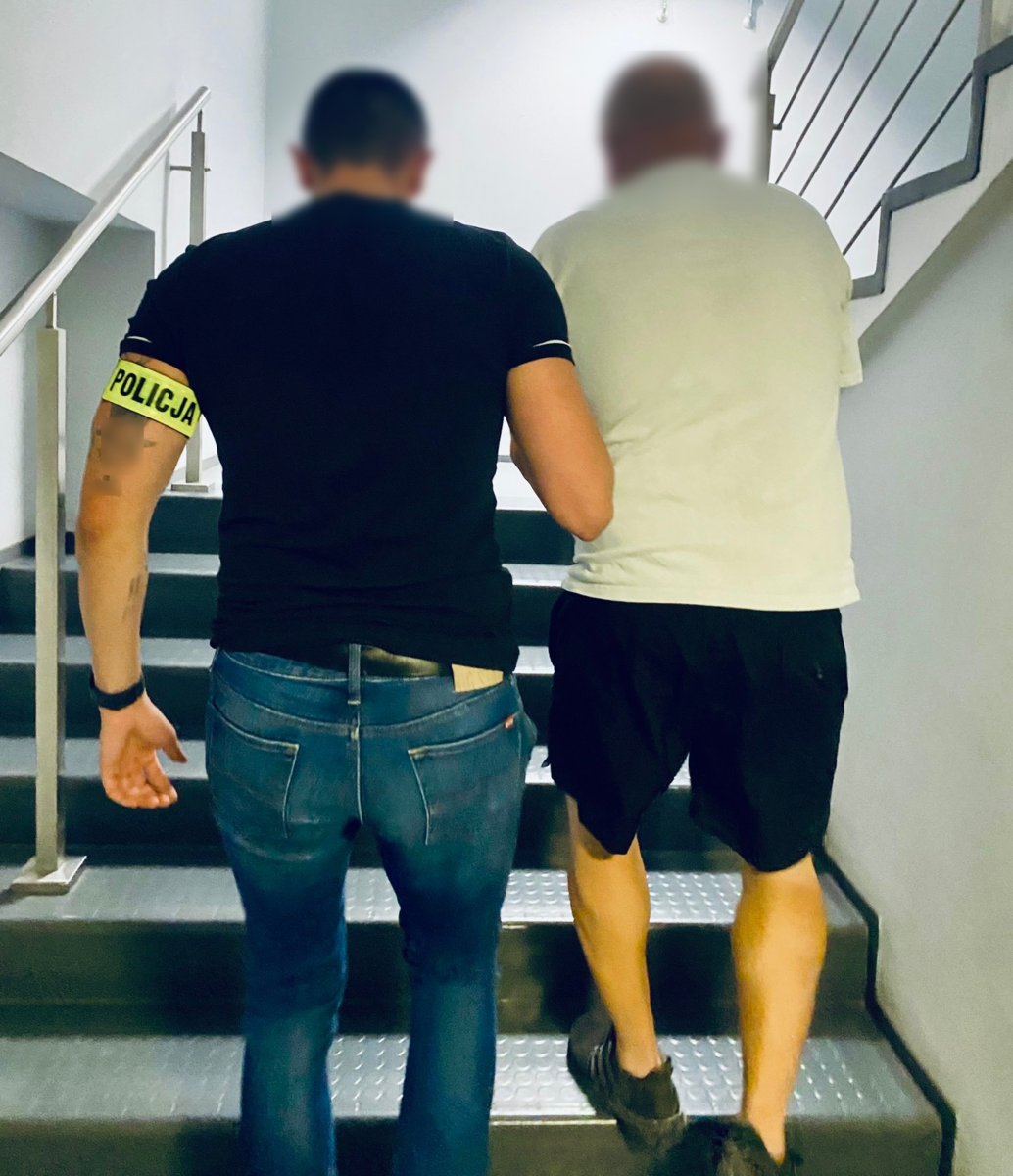 Myślał, iż dobrze się ukrył. Ale dopadł go policjant po służbie