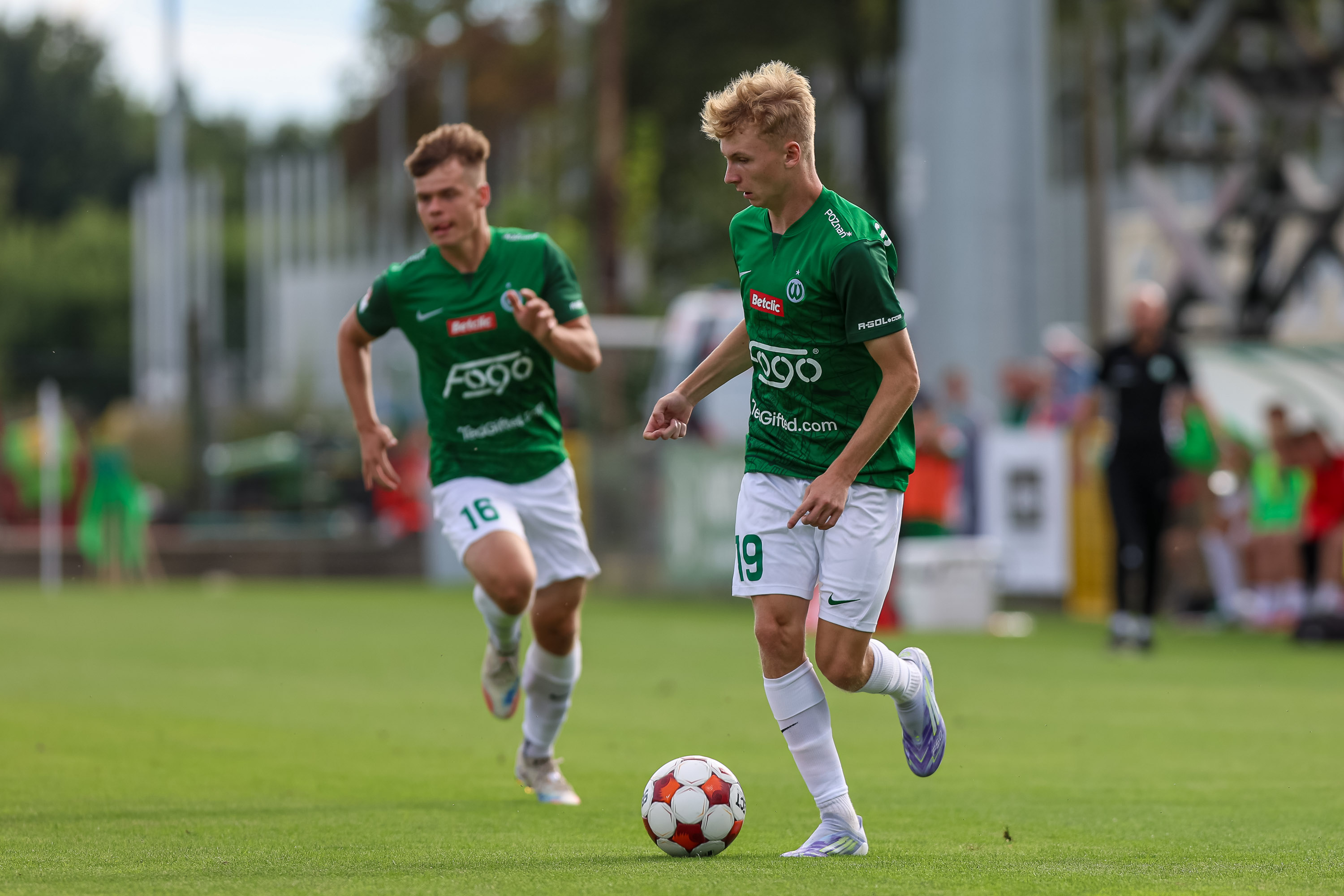 Warta Poznań pewnie wygrywa w Rzeszowie. Fantastyczna seria Zielonych