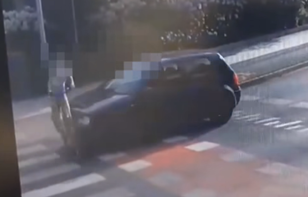 Rowerzystka wjechała prosto pod auto [NAGRANIE]