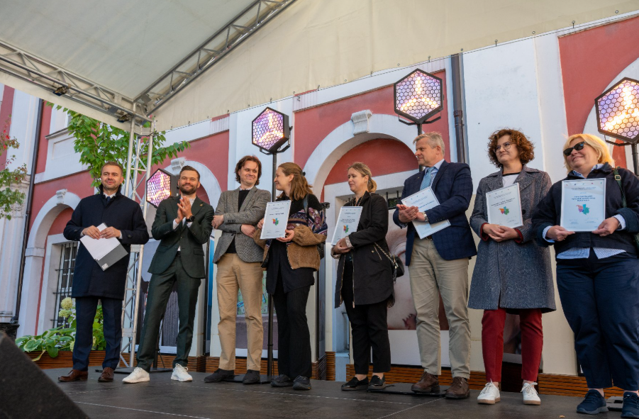 Seniorzy chcą spędzać w nich czas. Poznaliśmy nowe Fest Miejscówki