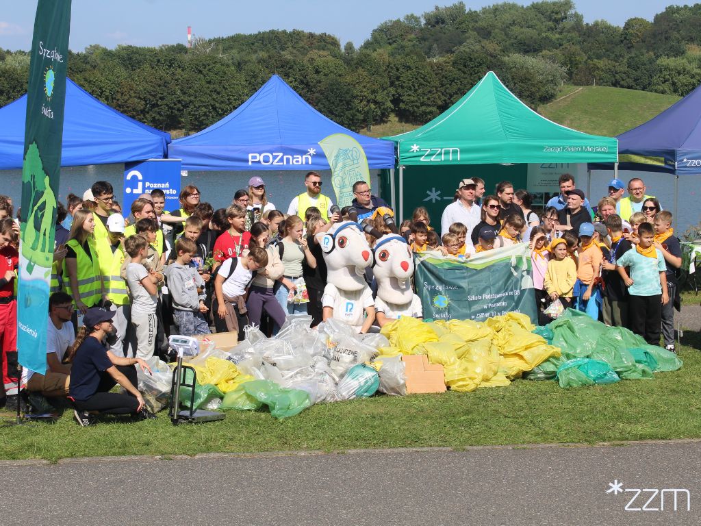 Z niedużego miejsca zebrali setki kilogramów śmieci