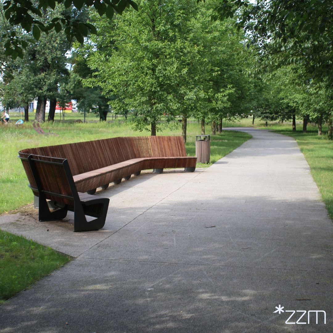 Powstał w miejscu dawnej strzelnicy wojskowej i byłego cmentarza. Przechodzi metamorfozę