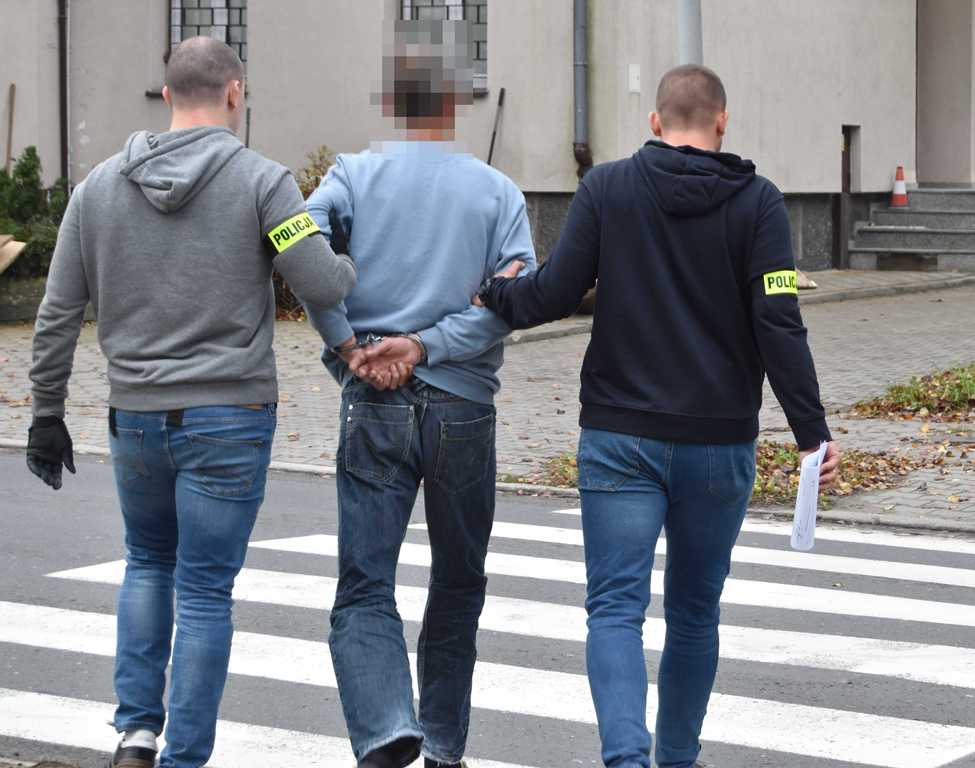 Syn nie wytrzymał. Chciał zabić opiekunkę matki