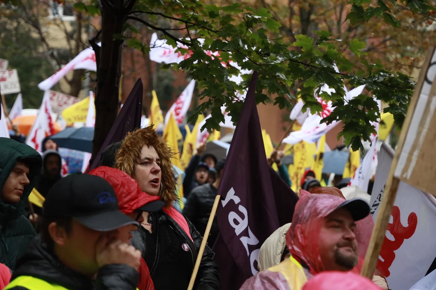 Duże napięcie wśród pracowników u dostawcy energii. Ponad tysiąc osób na proteście