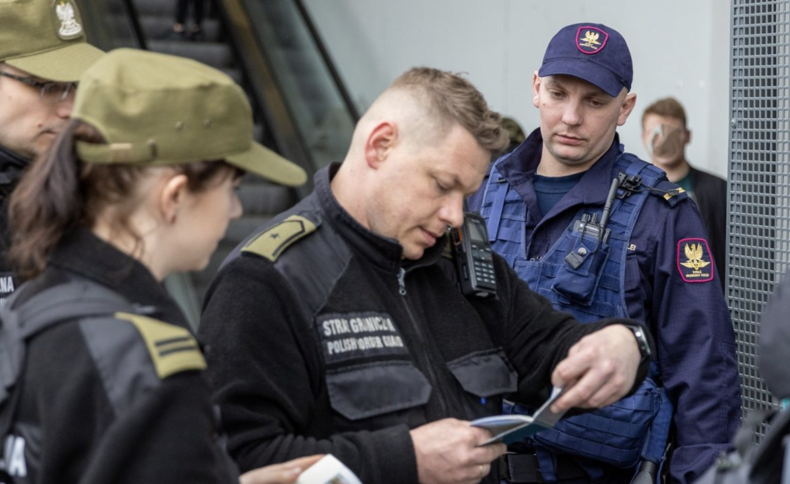 Posługiwał się cudzym paszportem. 40-latek z Mołdawii zatrzymany na poznańskim dworcu