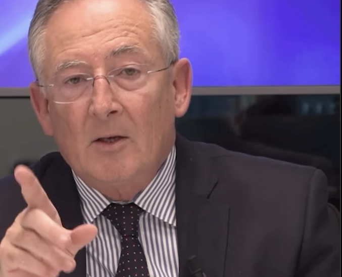 Sienkiewicz uderza w Sterczewskiego: „To są jego przyjaciele polityczni”