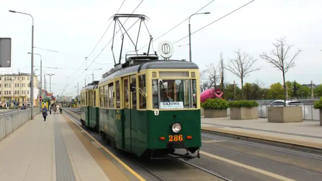 Kultowe zabytki na Winiarach. Będą dzwonić i przyjemnie kołysać