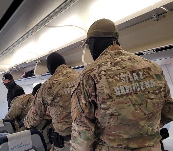 Seniorka „zażartowała” na lotnisku. Do Turcji nie poleciała