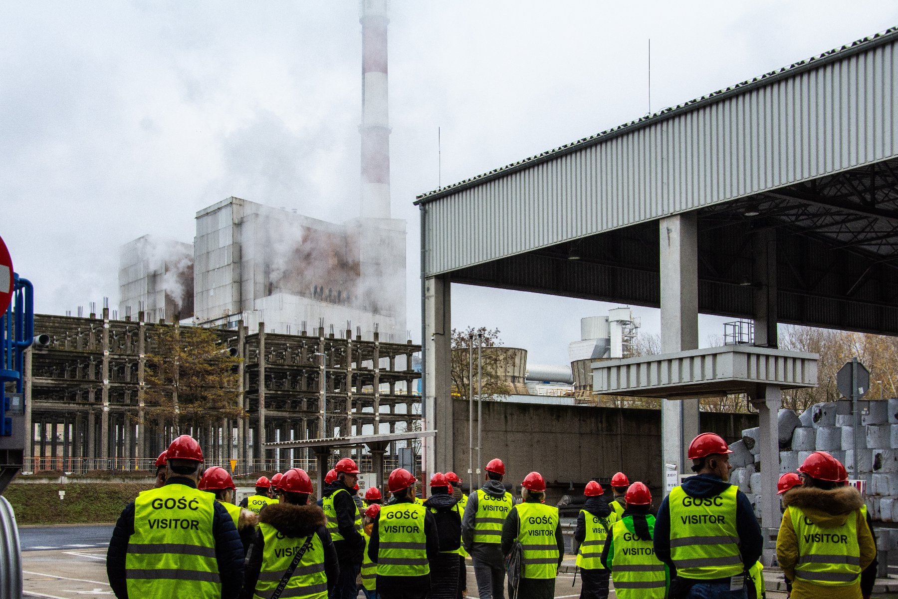 Będą patrzeć, jak palą się śmieci
