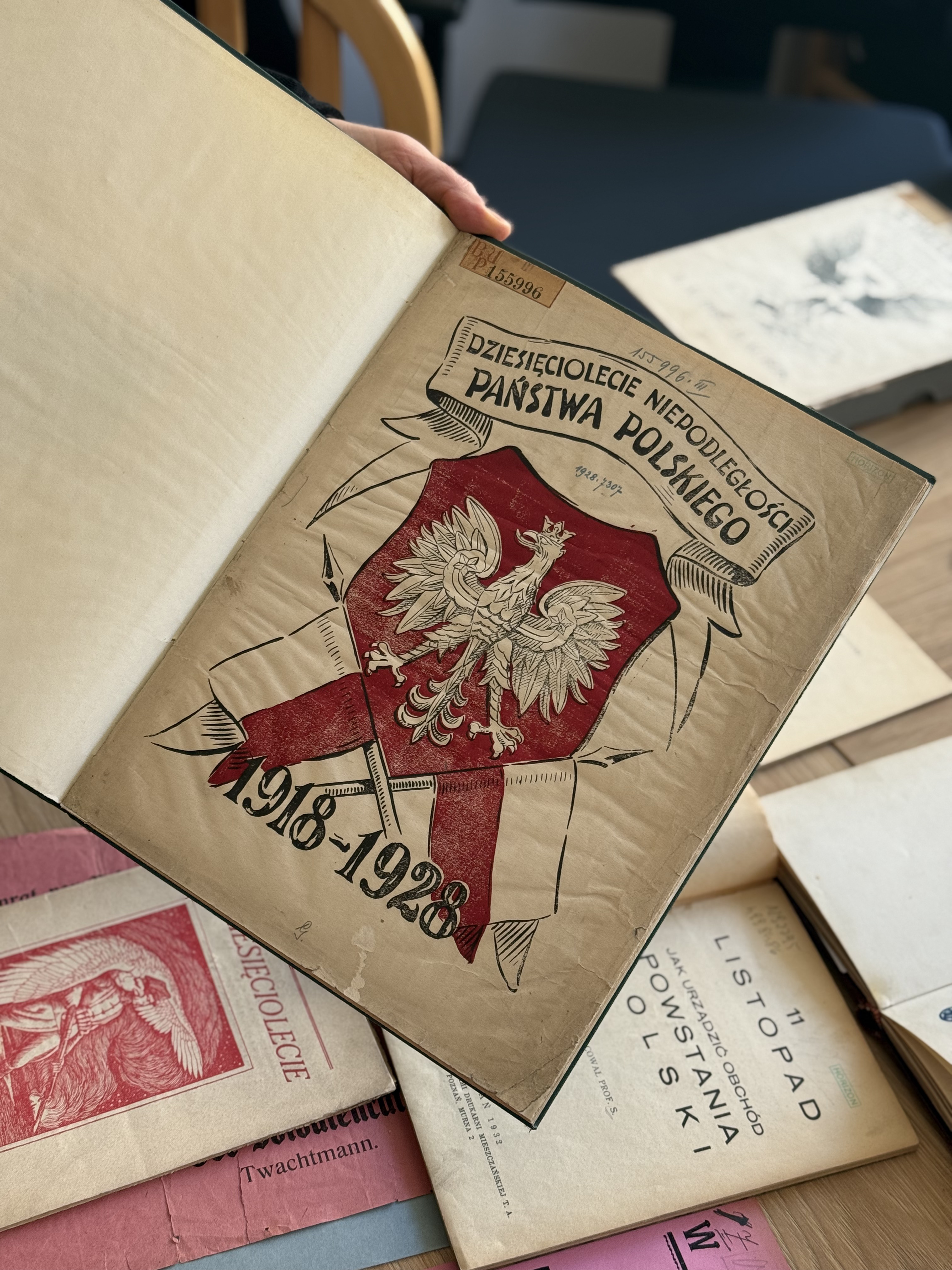 Autograf Józefa Piłsudskiego i inne pamiątki. Biblioteka Uniwersytecka prezentuje wyjątkowe zbiory