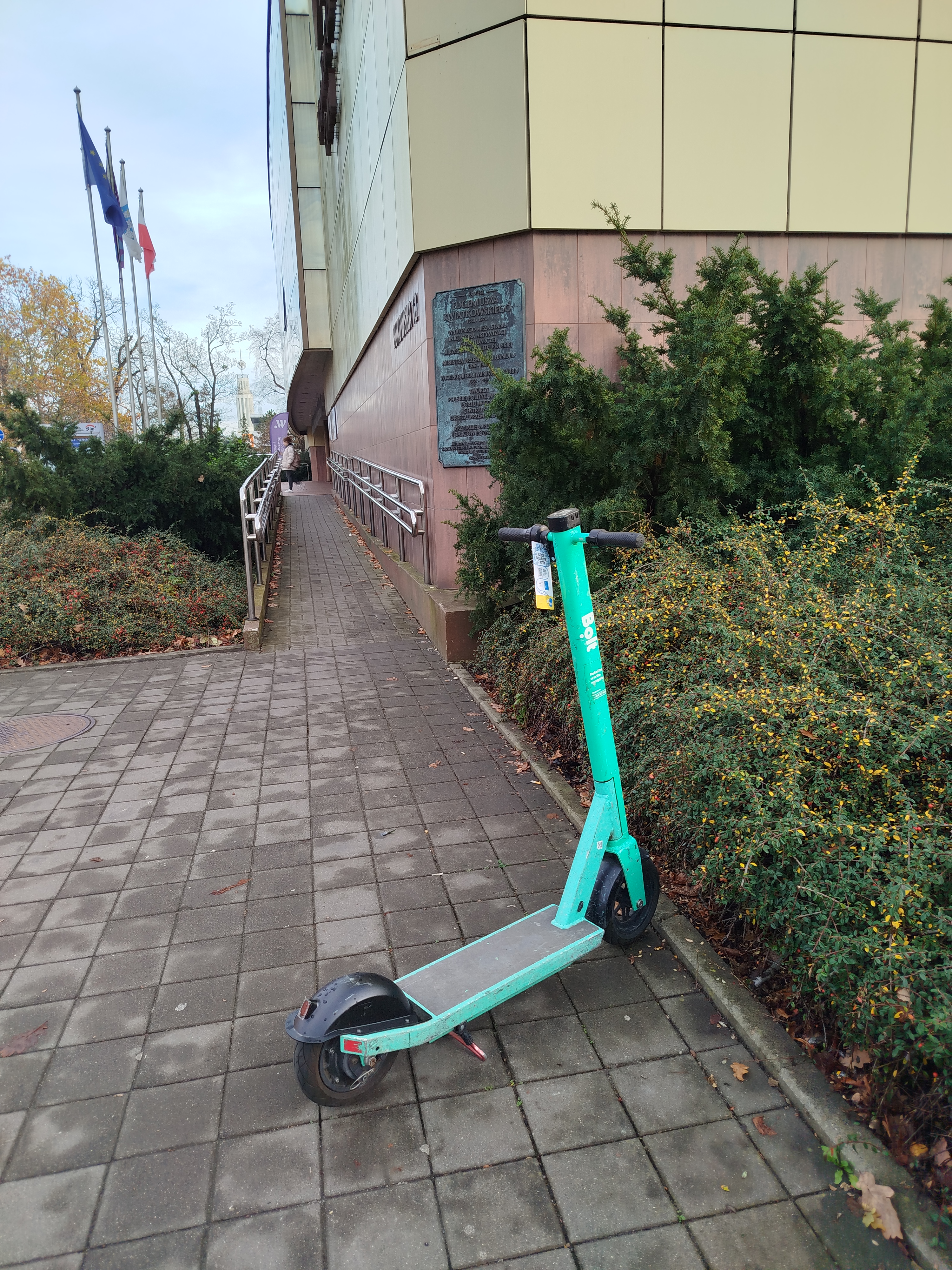 Praga zakazała hulajnóg elektrycznych. Czy Poznań pójdzie jej śladem?