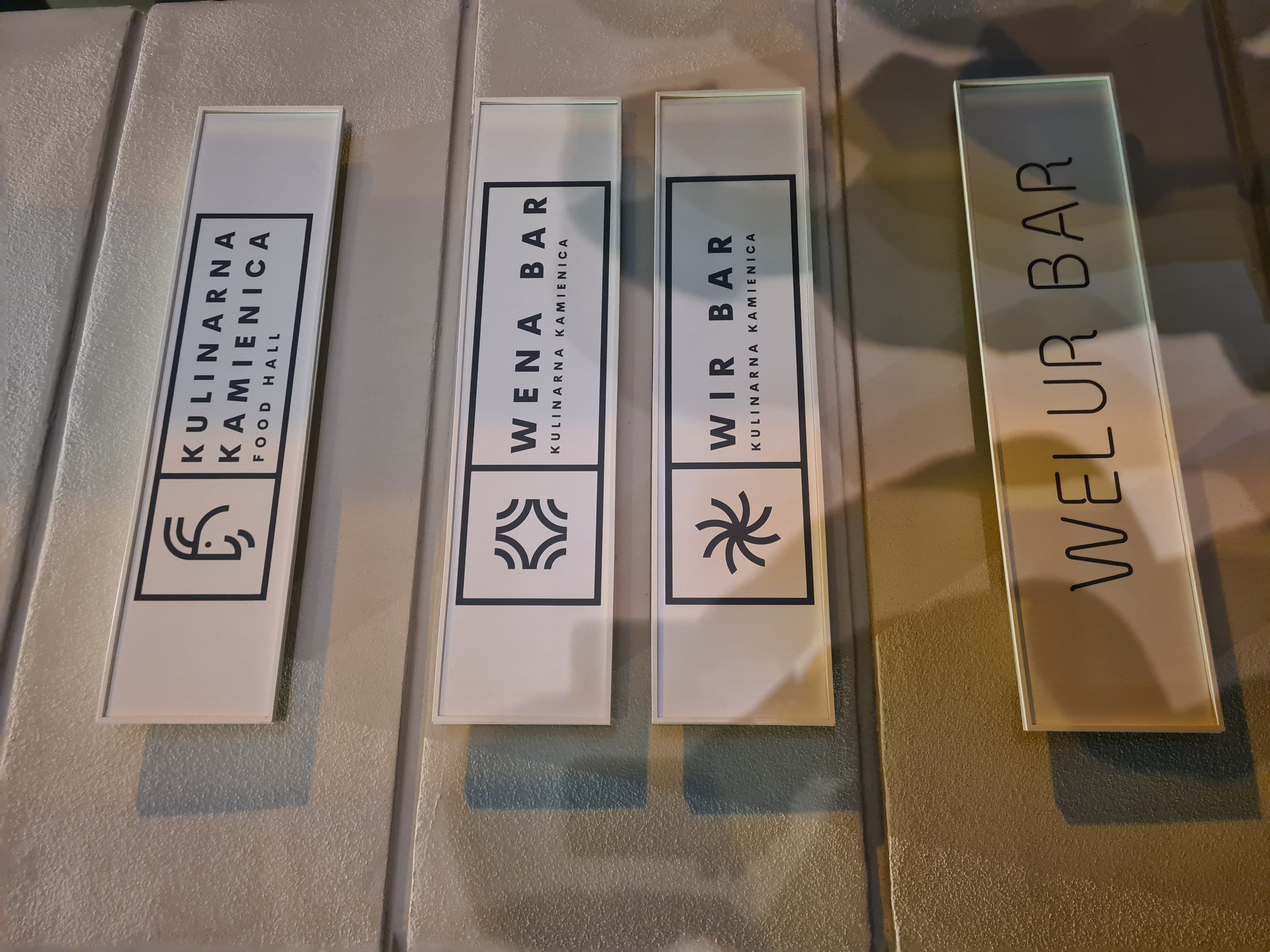 Dziesięć restauracji i trzy bary. Spotkały się na Starym Mieście. Kulinarna Kamienica już otwarta [FILM]