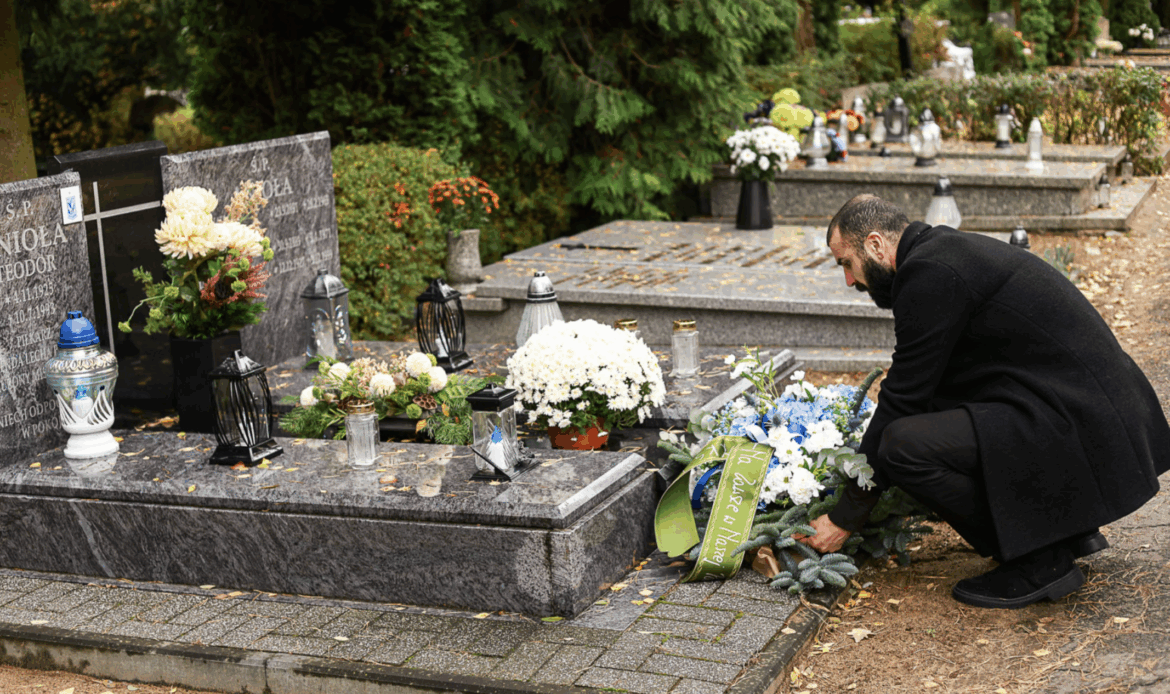 Mikael Ishak odwiedził grób Teodora Anioły. Symboliczny gest kapitana Lecha