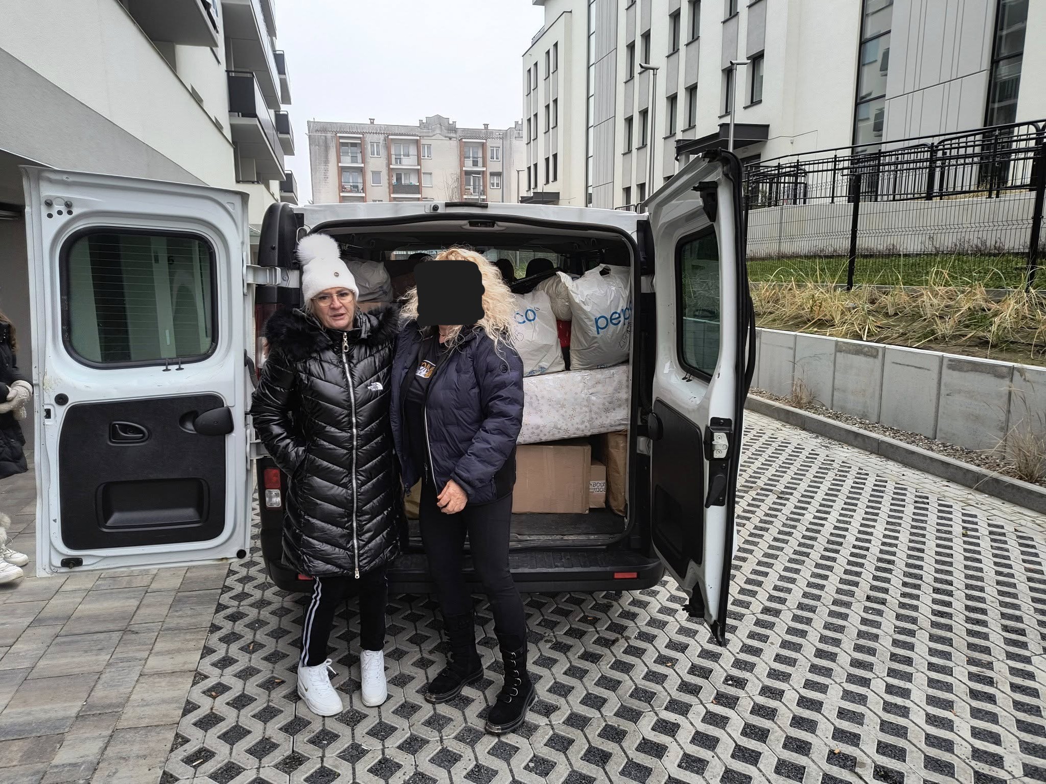 Miała pomagać a oszukiwała? Akcja policji w magazynach fundacji