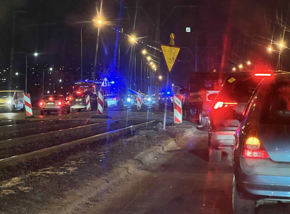 Zderzenie osobówki i tramwaju. Są poszkodowani