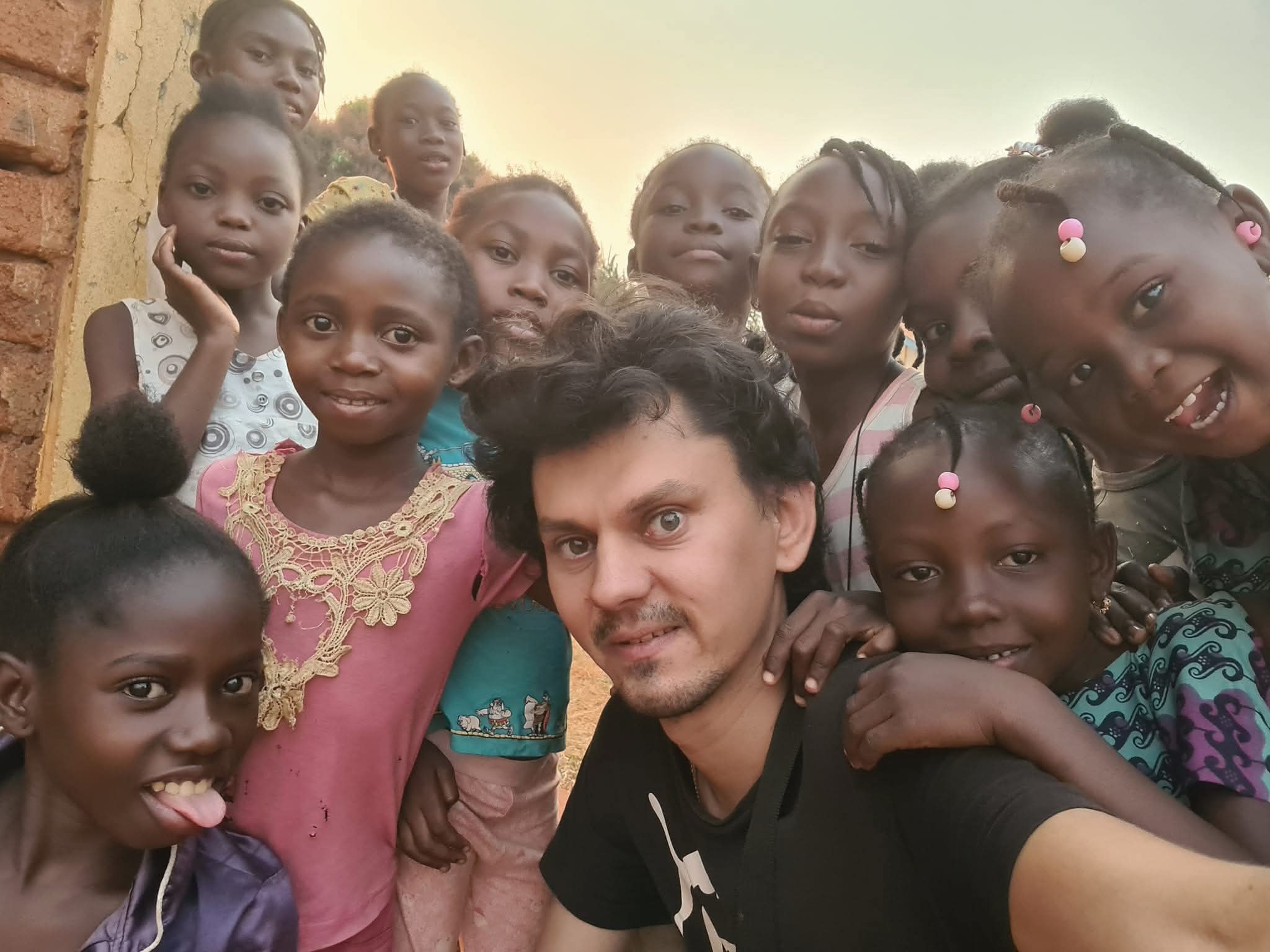 Poznańscy uczniowie robią to dla swoich rówieśników, których nie stać na naukę