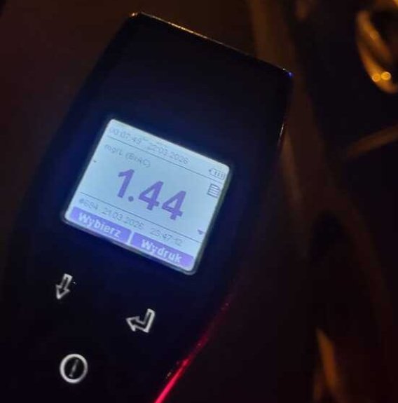 Miał trzy promile i ledwo stał na nogach. Mimo to jechał samochodem. Zareagowali inni kierowcy