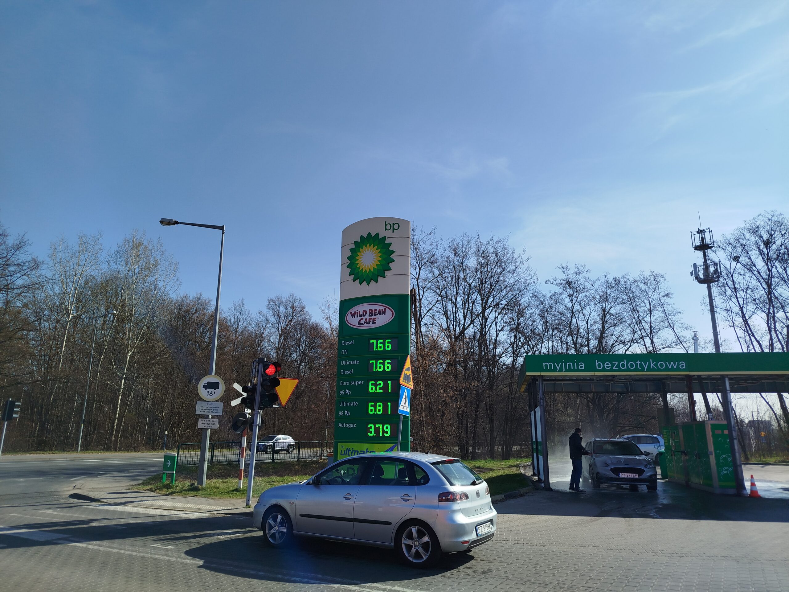 Paliwo znów w górę. Co na to przedsiębiorcy i ekonomia?