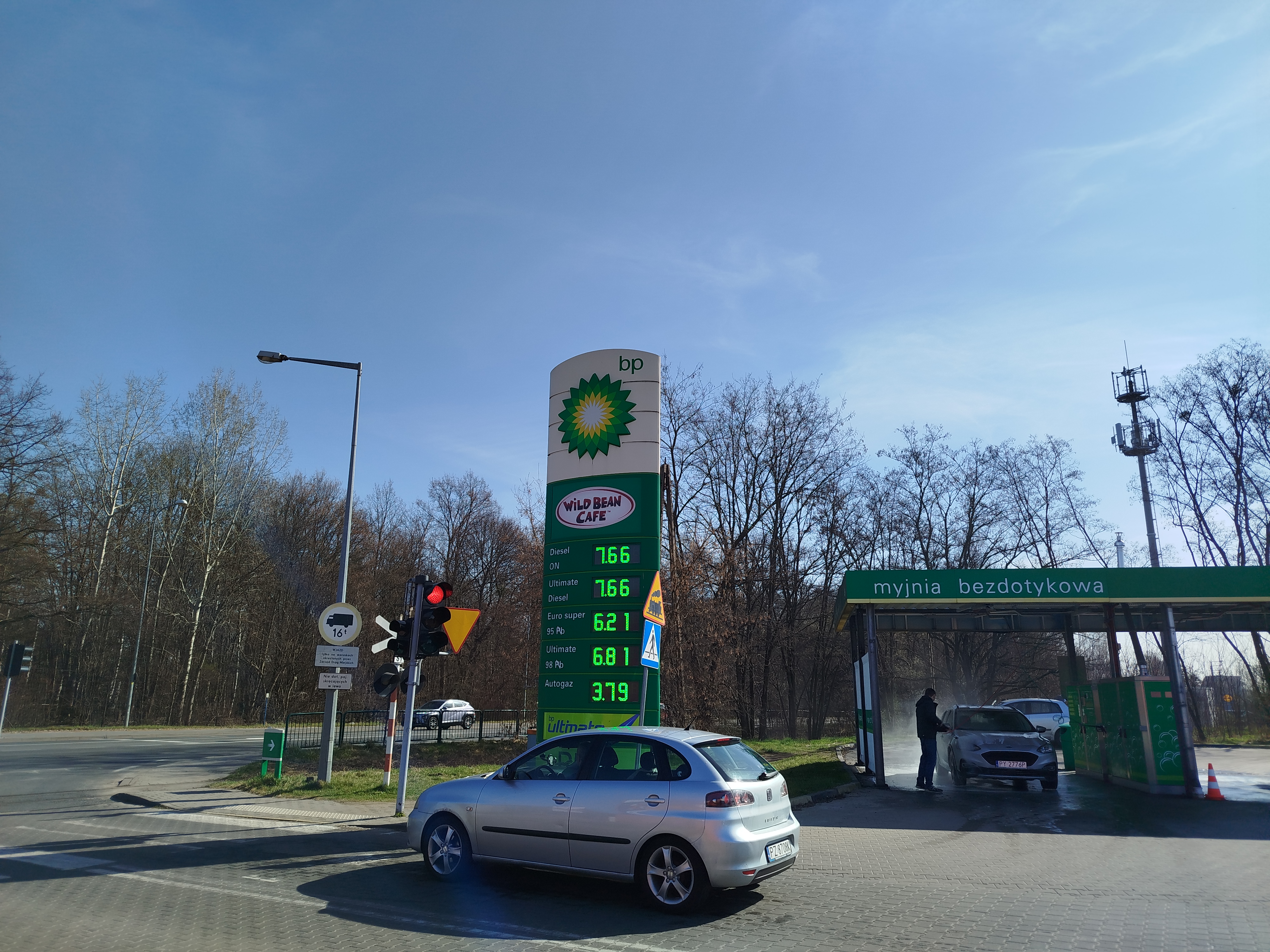 Paliwo znów w górę. Co na to przedsiębiorcy i ekonomia?