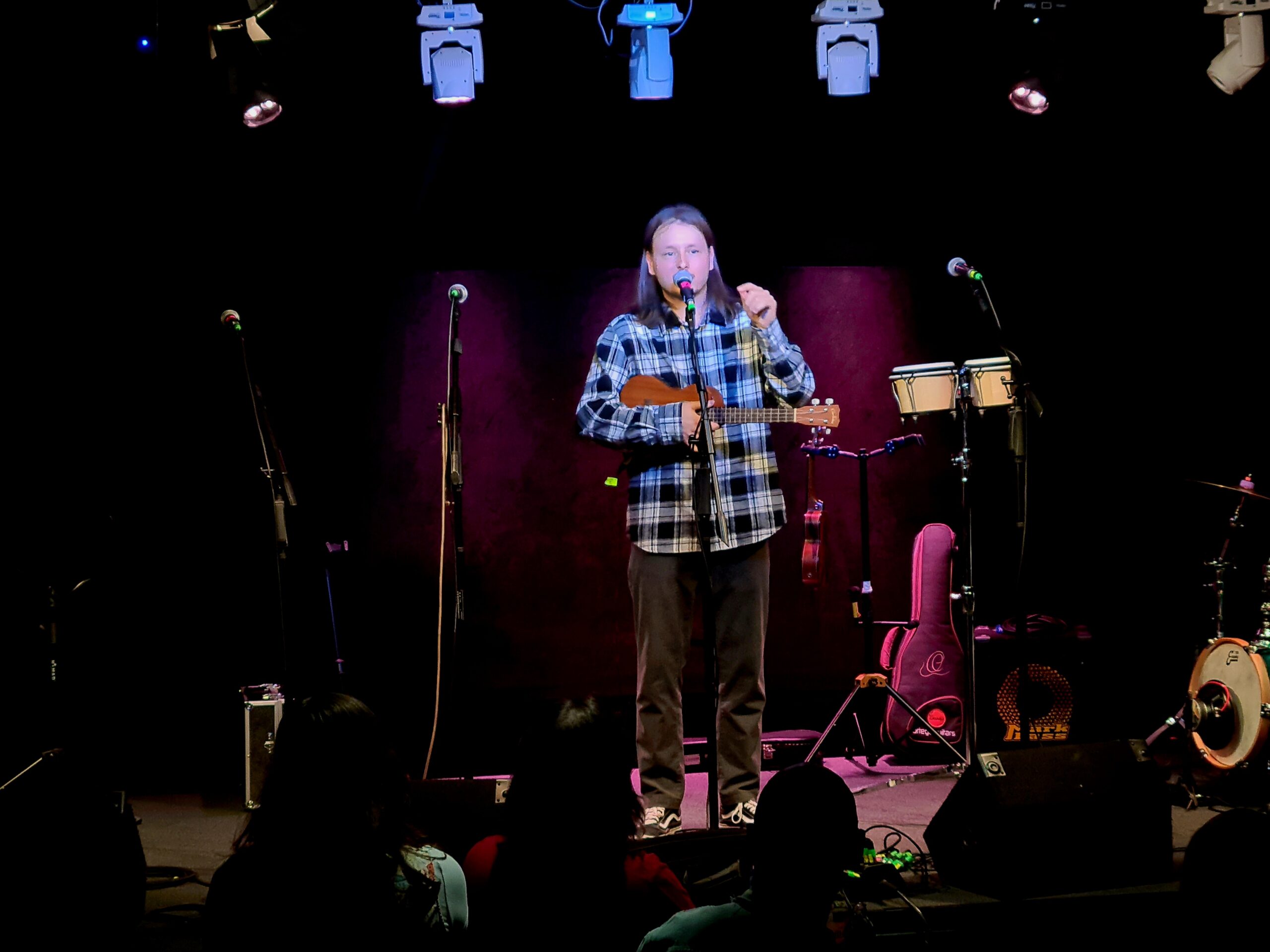 Stand-up czy koncert? Wyjątkowy występ rozpoczął festiwal Cały Poznań Ukulele